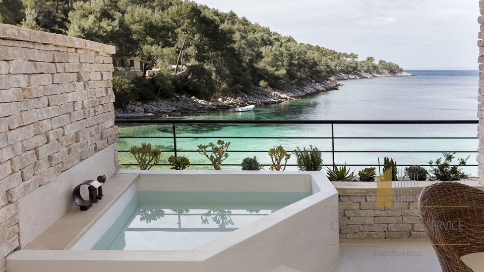 Exclusive luxury villa or boutique hotel in a prestigious location, first row to the beach on the island of Hvar!