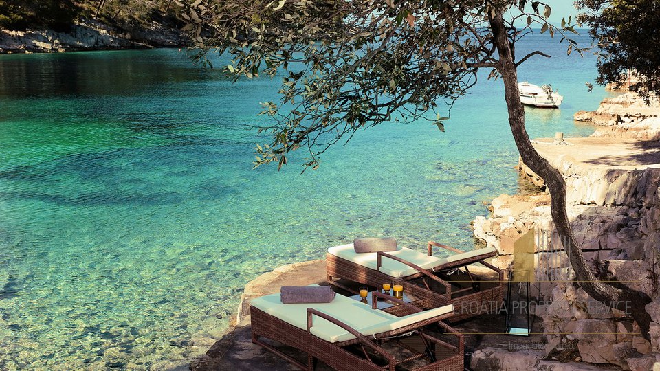 Exclusive luxury villa or boutique hotel in a prestigious location, first row to the beach on the island of Hvar!