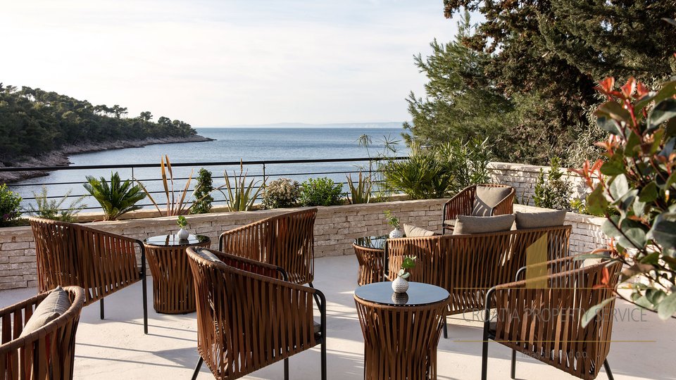 Exclusive luxury villa or boutique hotel in a prestigious location, first row to the beach on the island of Hvar!