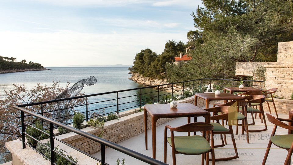 Exclusive luxury villa or boutique hotel in a prestigious location, first row to the beach on the island of Hvar!