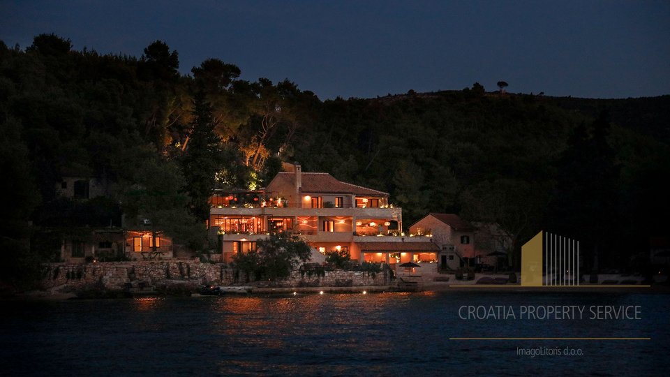 Exclusive luxury villa or boutique hotel in a prestigious location, first row to the beach on the island of Hvar!