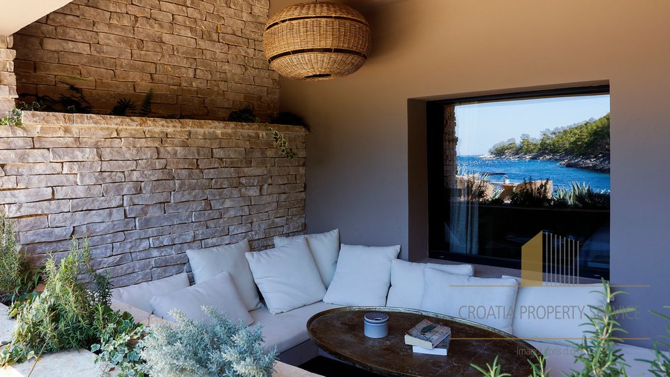 Exclusive luxury villa or boutique hotel in a prestigious location, first row to the beach on the island of Hvar!