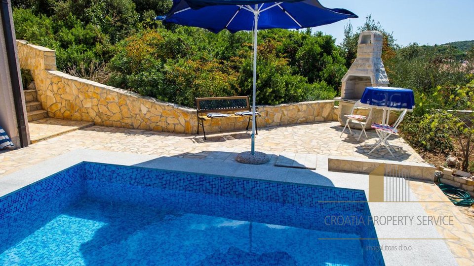 A beautiful villa with a sea view in the center of Rogoznica!