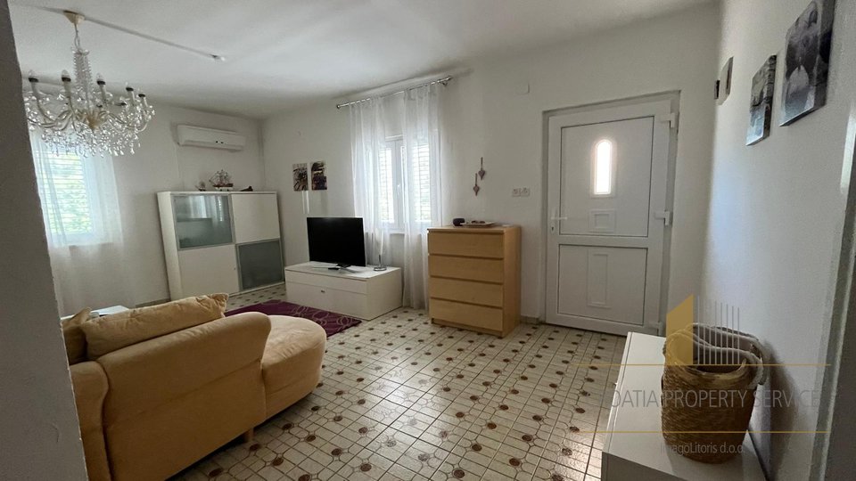 Prekrasna apartmanska kuća samo 200 metara od mora – Gornji Karin!