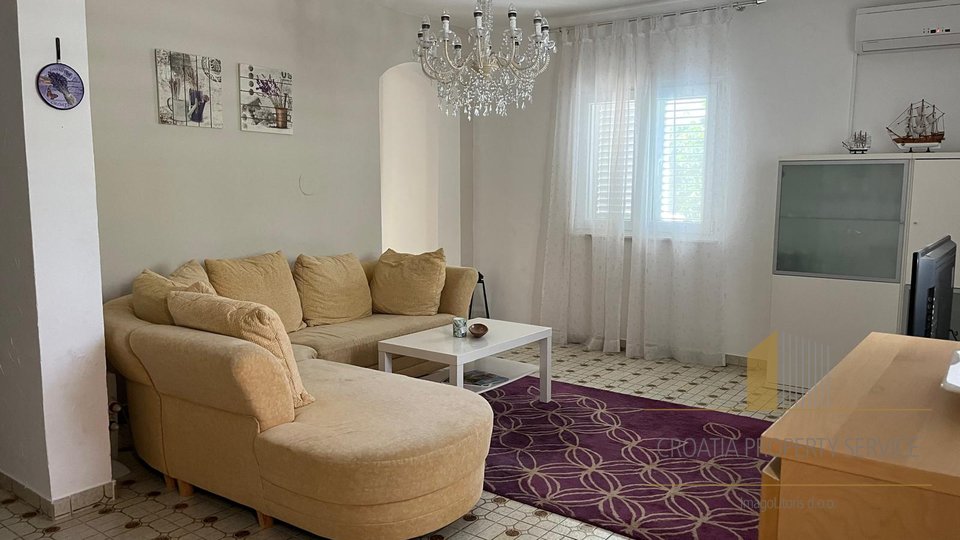 Prekrasna apartmanska kuća samo 200 metara od mora – Gornji Karin!