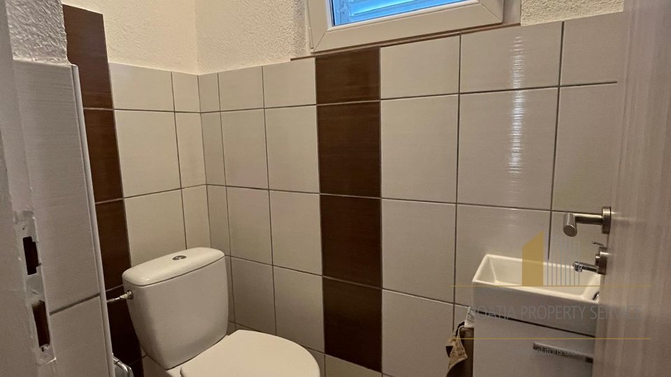 Prekrasna apartmanska kuća samo 200 metara od mora – Gornji Karin!