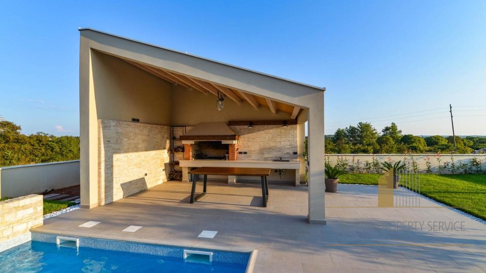 An exceptional modern villa with a swimming pool on a large plot of 4225 m2 near Zadar!