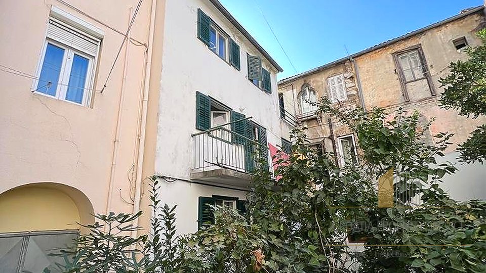 An extraordinary house with great potential in the heart of Zadar!