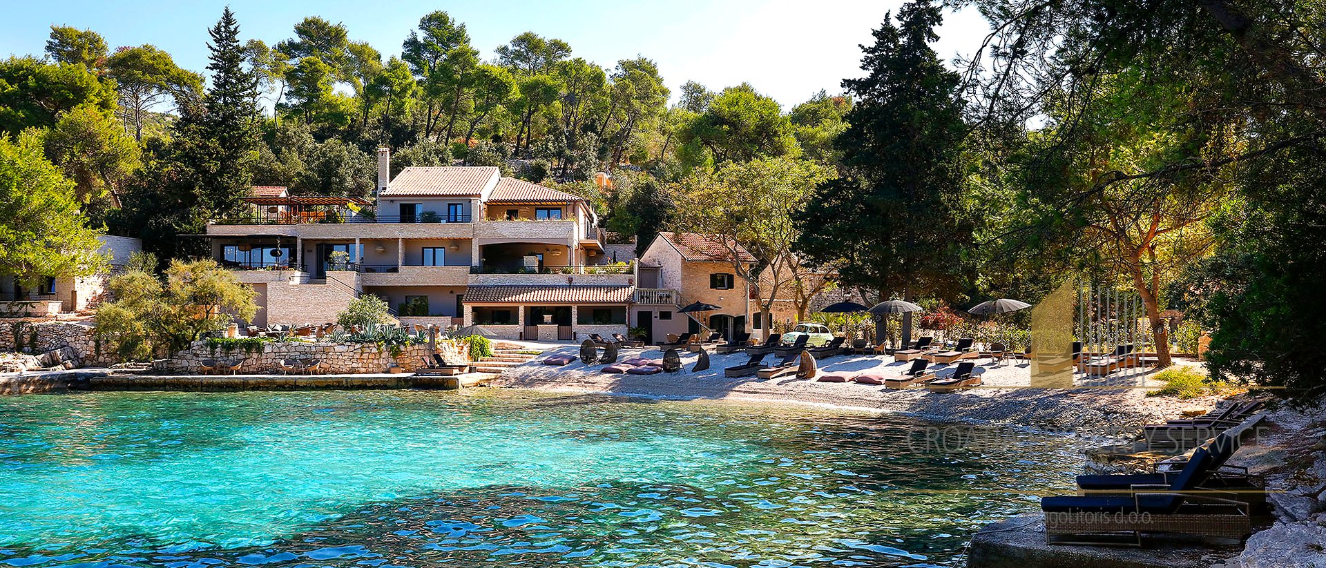 Exclusive luxury villa or boutique hotel in a prestigious location, first row to the beach on the island of Hvar!