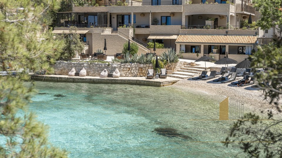 Exclusive luxury villa or boutique hotel in a prestigious location, first row to the beach on the island of Hvar!