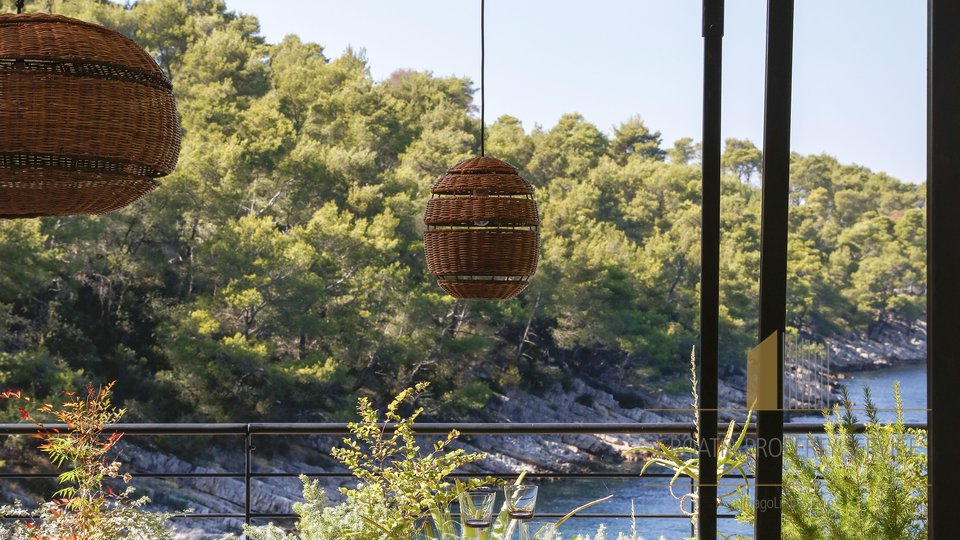 Villa di Lusso Esclusiva o Boutique Hotel in una Posizione Prestigiosa, Prima Fila sulla Spiaggia dell'Isola di Hvar!