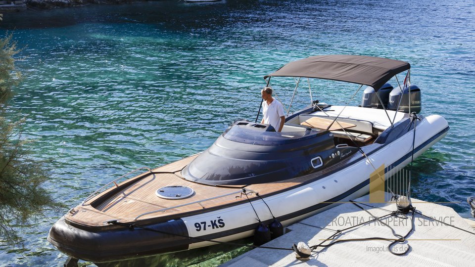 Villa di Lusso Esclusiva o Boutique Hotel in una Posizione Prestigiosa, Prima Fila sulla Spiaggia dell'Isola di Hvar!