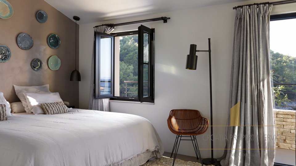 Exklusive Luxusvilla oder Boutique-Hotel in prestigeträchtiger Lage, erste Reihe zum Strand auf der Insel Hvar!