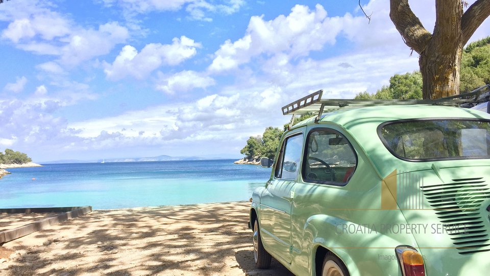 Villa di Lusso Esclusiva o Boutique Hotel in una Posizione Prestigiosa, Prima Fila sulla Spiaggia dell'Isola di Hvar!