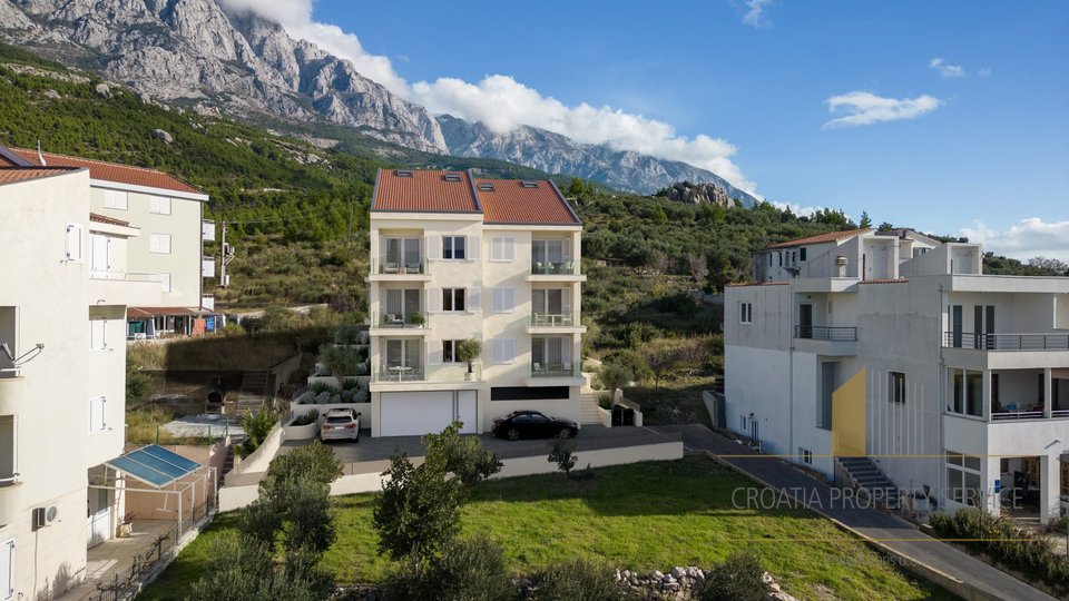 Attractive apartment in a new building, second row from the sea on the Makarska Riviera!