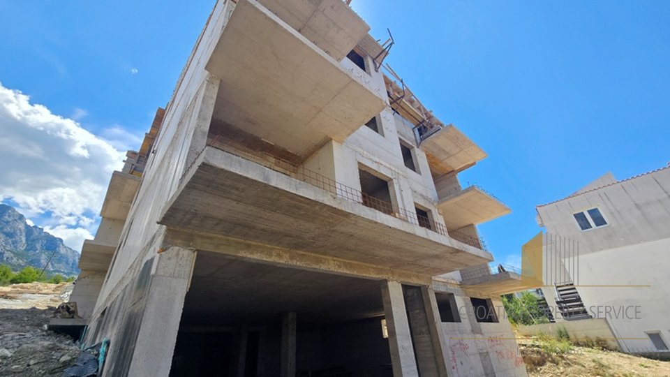 Attraktive Wohnung in einem Neubau, zweite Reihe vom Meer entfernt an der Makarska Riviera!