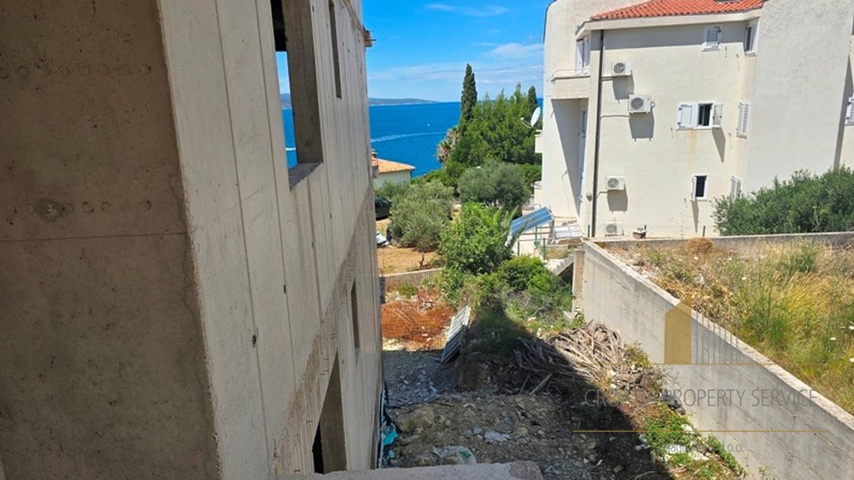 Attractive apartment in a new building, second row from the sea on the Makarska Riviera!