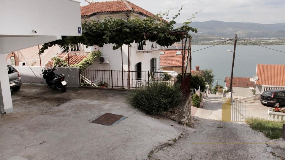 Wunderschönes Apartmenthaus mit freiem Blick auf das Meer auf der Insel Čiovo!