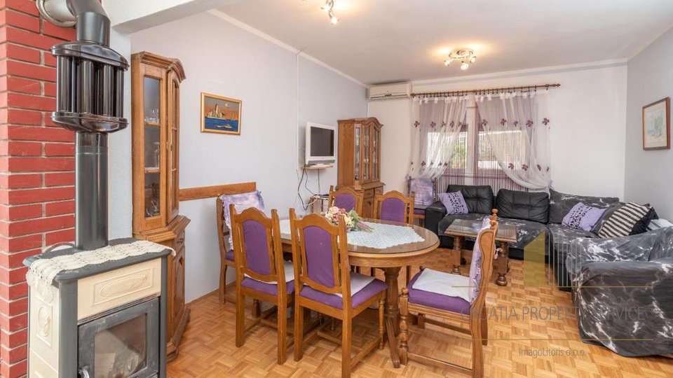 Prekrasna apartmanska kuća s otvorenim pogledom na more na otoku Čiovu!