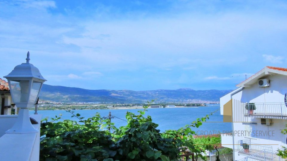 Wunderschönes Apartmenthaus mit freiem Blick auf das Meer auf der Insel Čiovo!