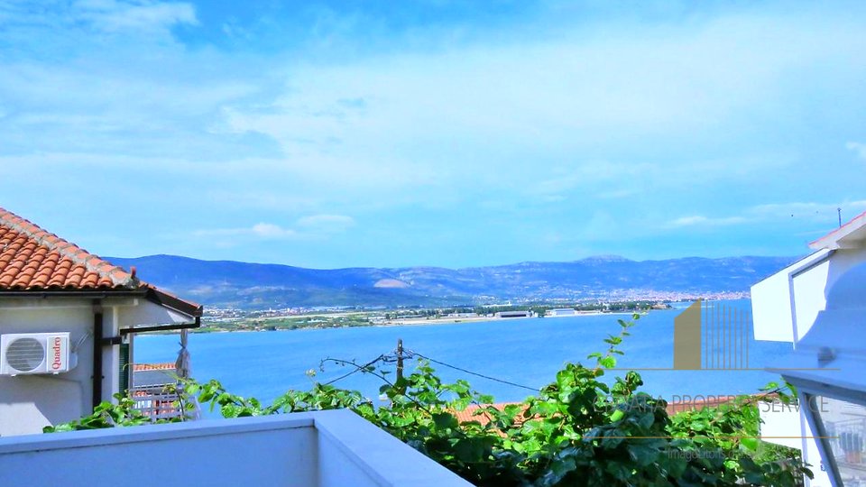 Wunderschönes Apartmenthaus mit freiem Blick auf das Meer auf der Insel Čiovo!