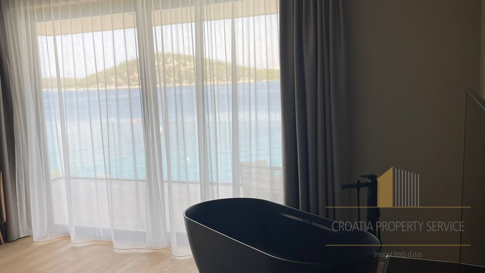 Exklusive Luxusvilla in der ersten Reihe am Meer in Ražanj!