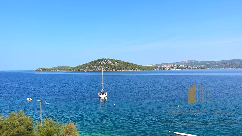 Exklusive Luxusvilla in der ersten Reihe am Meer in Ražanj!