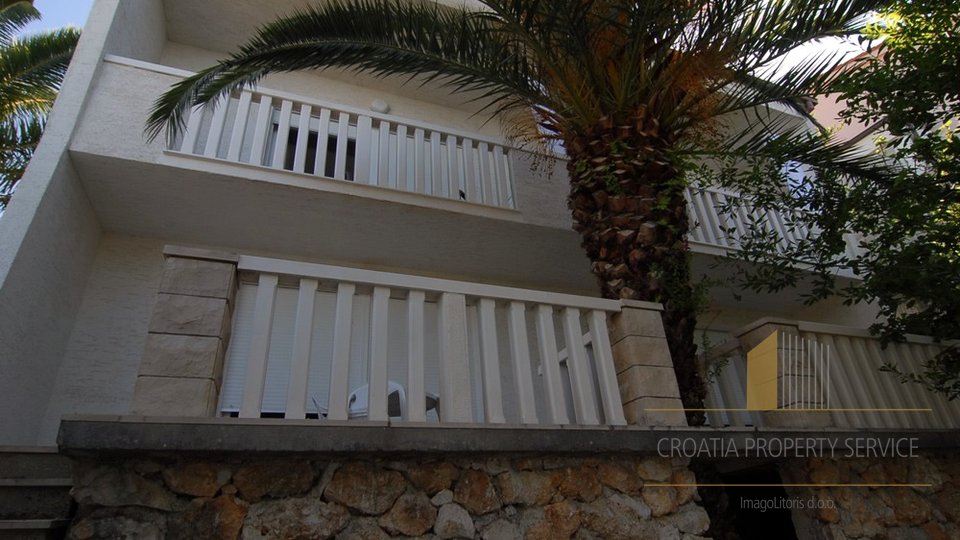 Extraordinary apartment villa by the beach near Omiš!