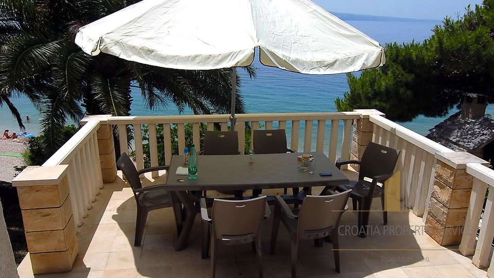 Außergewöhnliche Apartmentvilla am Strand in der Nähe von Omiš!