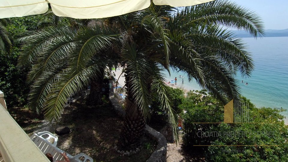 Außergewöhnliche Apartmentvilla am Strand in der Nähe von Omiš!