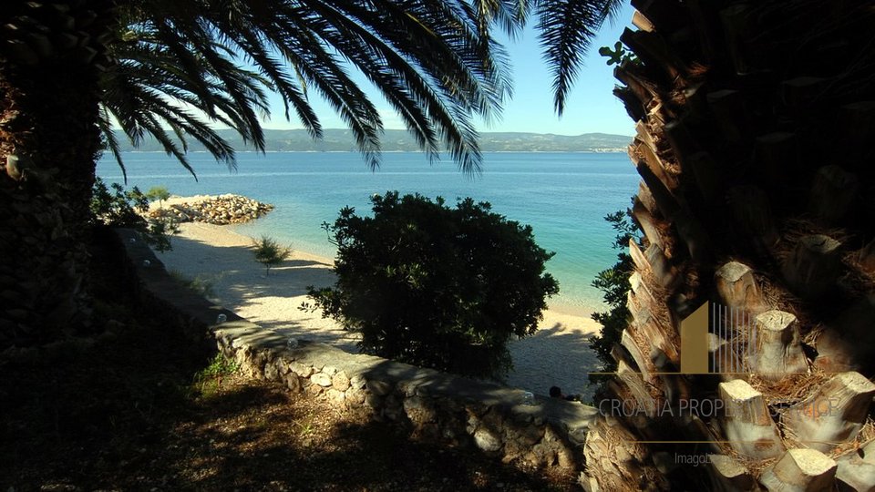 Außergewöhnliche Apartmentvilla am Strand in der Nähe von Omiš!