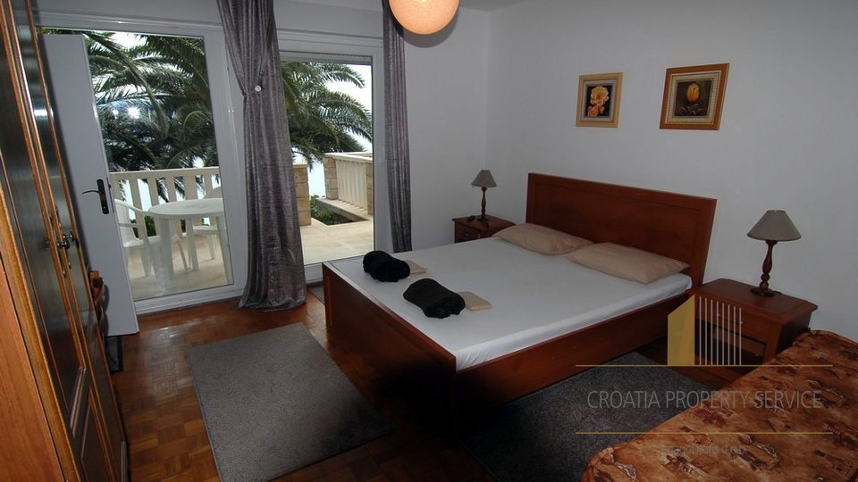 Außergewöhnliche Apartmentvilla am Strand in der Nähe von Omiš!