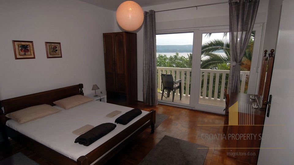 Extraordinary apartment villa by the beach near Omiš!