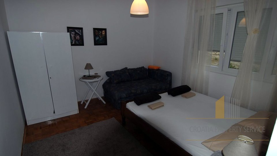 Izjemna apartmajska vila ob plaži blizu Omiša!