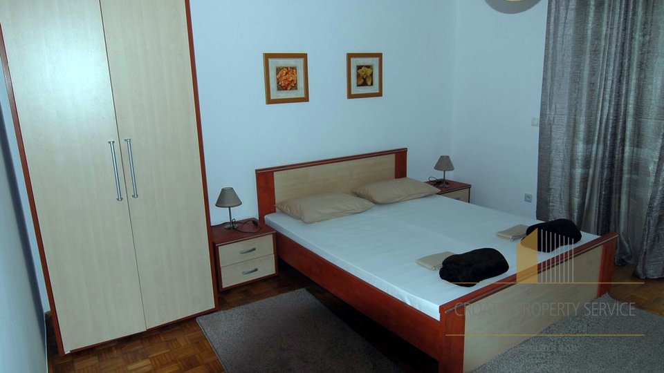 Izjemna apartmajska vila ob plaži blizu Omiša!