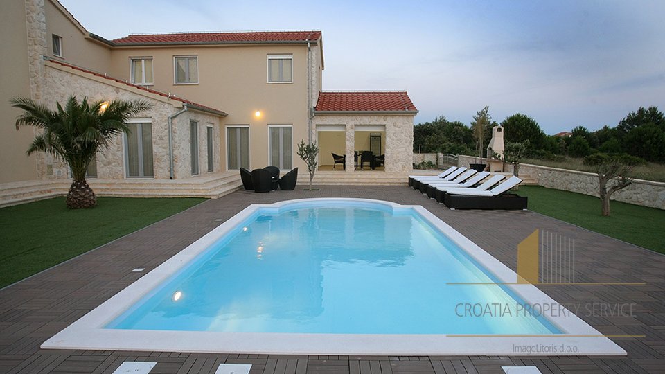 TWO LUXURY VILLAS WITH BEAUTIFUL SEAVIEW AND POOLS, VIR