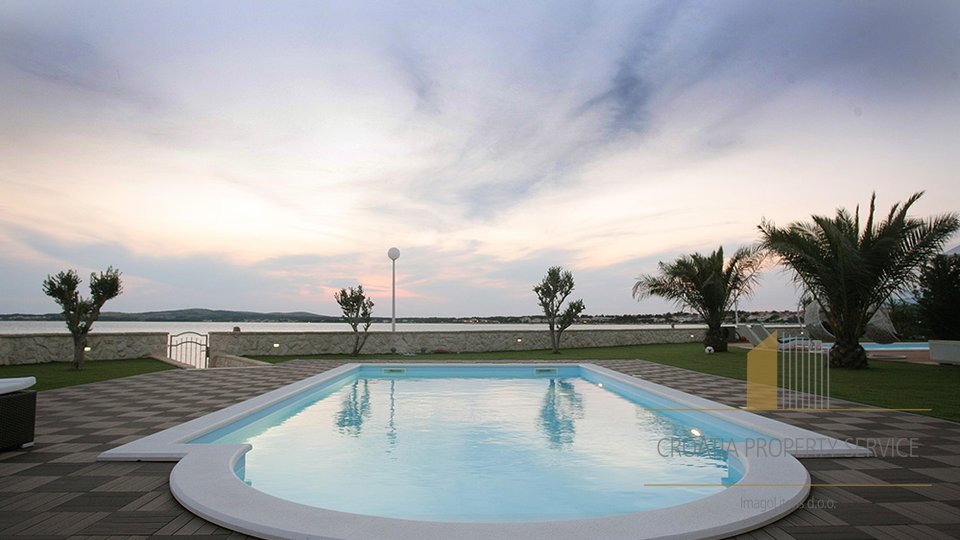 House, 400 m2, For Sale, Vir