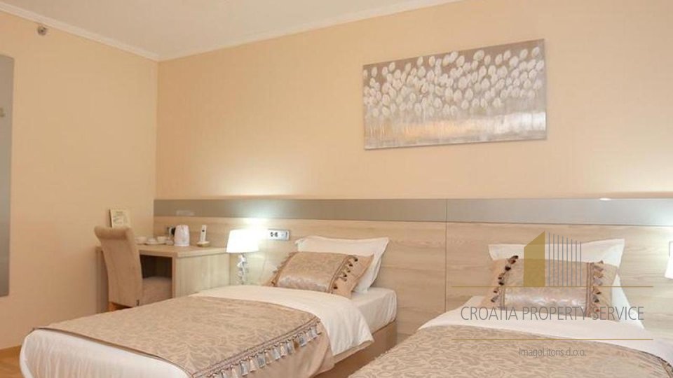 An exceptional 3*** hotel only 100 meters from the beach in Kaštela!