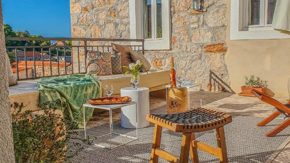 Beautiful rustic villa with pool on the island of Hvar!