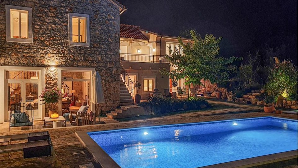 Beautiful rustic villa with pool on the island of Hvar!