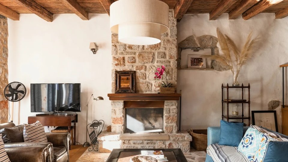 Beautiful rustic villa with pool on the island of Hvar!