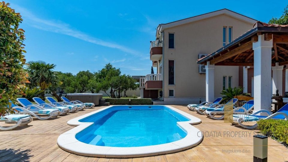 A beautiful villa with a pool and a view of the sea - Kaštela!