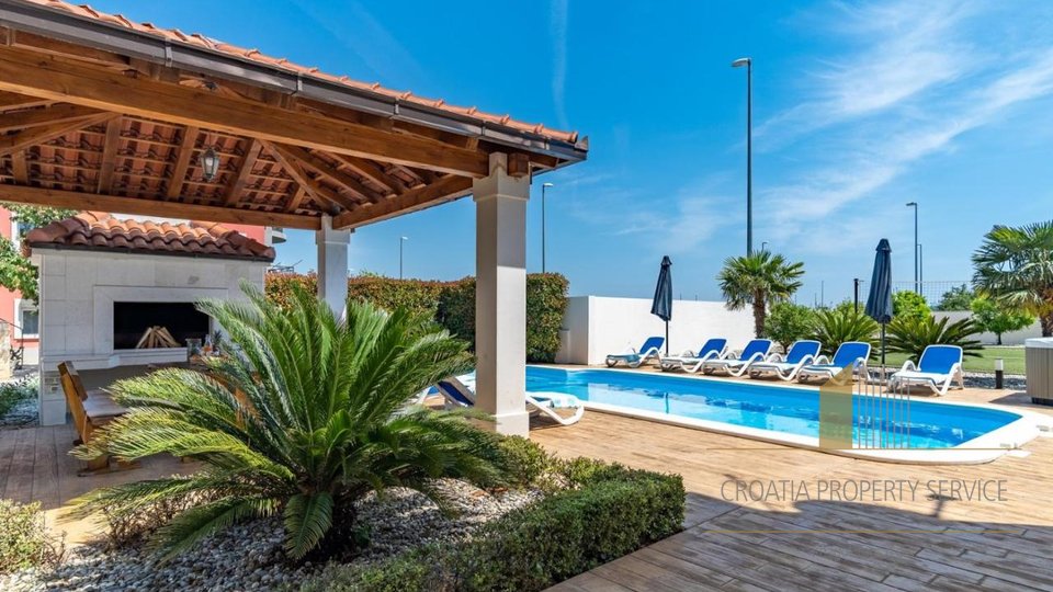 A beautiful villa with a pool and a view of the sea - Kaštela!