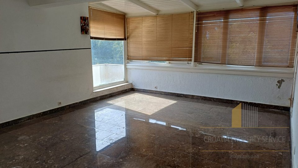 Bright and spacious apartment with potential in the heart of Split!