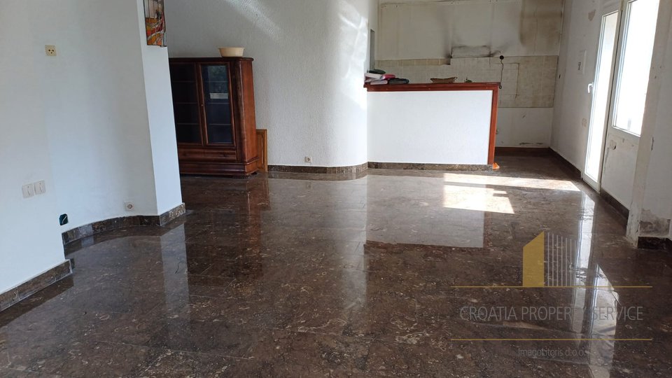 Bright and spacious apartment with potential in the heart of Split!