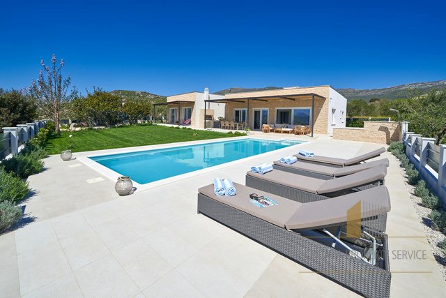 Luxuriöses einstöckiges Haus mit wunderschönem Blick auf das Meer in Kaštela!