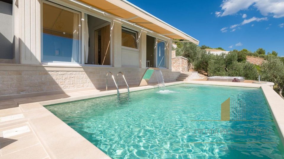 Exclusive villa just 100 meters from the beach in Bol, island of Brač!