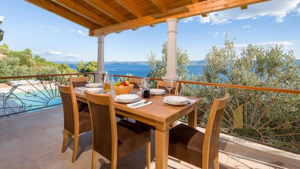 Exclusive villa just 100 meters from the beach in Bol, island of Brač!