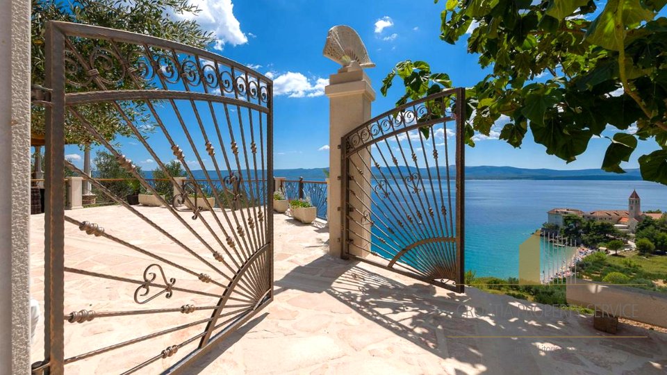 Exclusive villa just 100 meters from the beach in Bol, island of Brač!