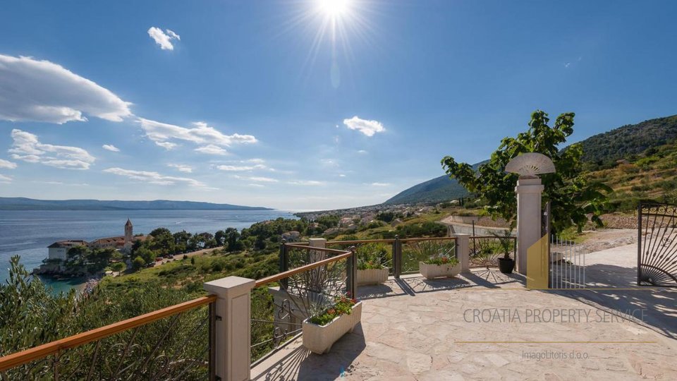 Exclusive villa just 100 meters from the beach in Bol, island of Brač!